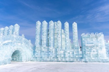 Harbin Uluslararası Buz ve Kar Heykeli Festivali, Çin 'in Harbin kentinde her yıl düzenlenen bir kış festivali. Dünyanın en büyük buz ve kar festivali..
