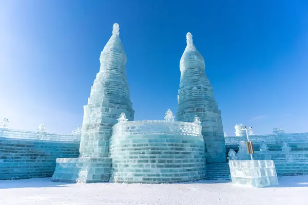 哈尔滨国际冰雪节 Harbin International Ice Snow Sculpture Festival 是在中国哈尔滨举行的一年一度的冬季冰雪节 今天是世界上最大的冰雪节 免版税图库照片
