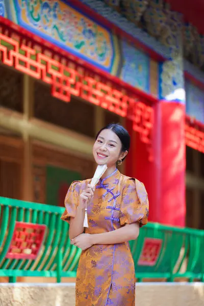 Čínská Žena Tradičním Kostýmu Pro Šťastný Čínský Nový Rok Koncept Royalty Free Stock Obrázky