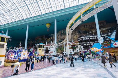 SEOUL, Güney Kore - 17, 2023: Lotte World 'ün (Lotte Land) Salon Macera Dünyası tema parkı. Lotte World Güney Kore 'nin Seul şehrinde büyük bir dinlenme tesisidir..