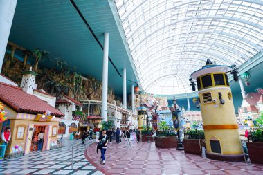 SEOUL, Güney Kore - 17, 2023: Lotte World 'ün (Lotte Land) Salon Macera Dünyası tema parkı. Lotte World Güney Kore 'nin Seul şehrinde büyük bir dinlenme tesisidir..