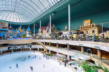 SEOUL, Güney Kore - 17, 2023: Lotte World 'ün (Lotte Land) Salon Macera Dünyası tema parkı. Lotte World Güney Kore 'nin Seul şehrinde büyük bir dinlenme tesisidir..