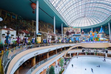 SEOUL, Güney Kore - 17, 2023: Lotte World 'ün (Lotte Land) Salon Macera Dünyası tema parkı. Lotte World Güney Kore 'nin Seul şehrinde büyük bir dinlenme tesisidir..