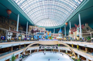 SEOUL, Güney Kore - 17, 2023: Lotte World 'ün (Lotte Land) Salon Macera Dünyası tema parkı. Lotte World Güney Kore 'nin Seul şehrinde büyük bir dinlenme tesisidir..