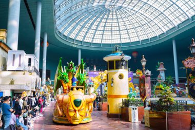 SEOUL, Güney Kore - 17, 2023: Lotte World 'ün (Lotte Land) Salon Macera Dünyası tema parkı. Lotte World Güney Kore 'nin Seul şehrinde büyük bir dinlenme tesisidir..