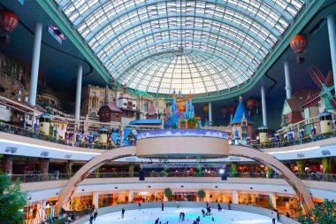 SEOUL, Güney Kore - 17, 2023: Lotte World 'ün (Lotte Land) Salon Macera Dünyası tema parkı. Lotte World Güney Kore 'nin Seul şehrinde büyük bir dinlenme tesisidir..