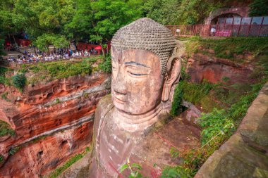 SICHUAN, ÇİN-MAYIS 19, 2024-Dev Leshan Buddha, Çin 'in Sichuan şehrinin güneyinde, Leshan şehrinin yakınlarında bulunan dünyanın en büyük ve en uzun Buda heykeli..