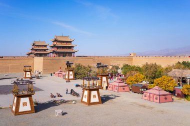 GANSU, ÇİN - 20, 2024-Jiayuguan Ming Hanedanı 'nın batı ucunda, Çin' in Gansu şehrindeki ipek yol