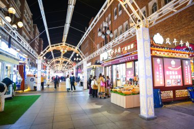 Urumqi, Xinjiang - 21 Haziran 2024 - Uluslararası Büyük Pazar Sahnesi, bir İslam pazarı, Çin 'in Urumçi kentinin en ünlü simgesi.