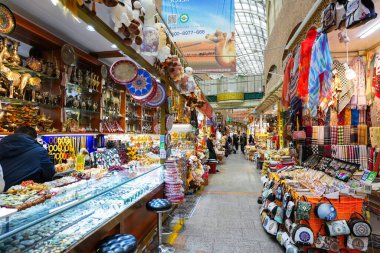Urumqi, Xinjiang - 21 Haziran 2024 - Uluslararası Büyük Pazar Sahnesi, bir İslam pazarı, Çin 'in Urumçi kentinin en ünlü simgesi.