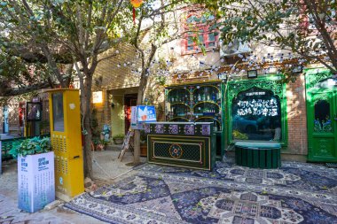 Kashgar, Çin-OCT, 25, 2024 - Çin 'in batısındaki Xinjiang' da bulunan Kashgar Old City 'deki Uygur sokak manzarası ve yaşam tarzı. Dünyanın en eski ve sürekli yerleşim olan şehirlerinden biridir..