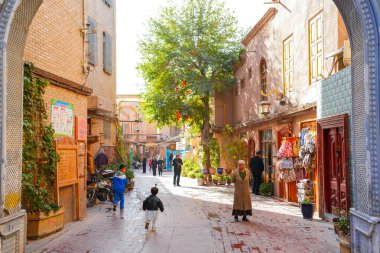 Kashgar, Çin-OCT, 25, 2024 - Çin 'in batısındaki Xinjiang' da bulunan Kashgar Old City 'deki Uygur sokak manzarası ve yaşam tarzı. Dünyanın en eski ve sürekli yerleşim olan şehirlerinden biridir..