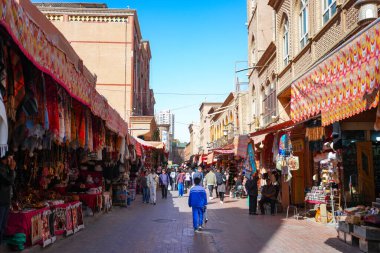 Kashgar, Çin-OCT, 25, 2024 - Çin 'in batısındaki Xinjiang' da bulunan Kashgar Old City 'deki Uygur sokak manzarası ve yaşam tarzı. Dünyanın en eski ve sürekli yerleşim olan şehirlerinden biridir..