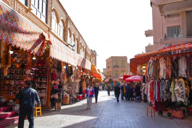 Kashgar, Çin-OCT, 25, 2024 - Çin 'in batısındaki Xinjiang' da bulunan Kashgar Old City 'deki Uygur sokak manzarası ve yaşam tarzı. Dünyanın en eski ve sürekli yerleşim olan şehirlerinden biridir..