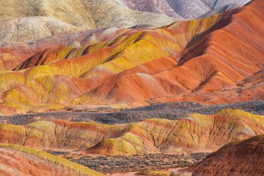 Zhangye Ulusal Geopark 'ın gökkuşağı tepeleri manzaralı bölgesi Zhangye kasabası, Gansu, Çin