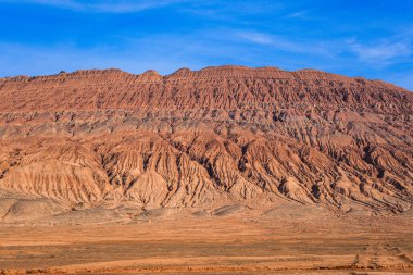 Çin 'in batısındaki Turpan' daki Alevli Dağlar. İpek yol..