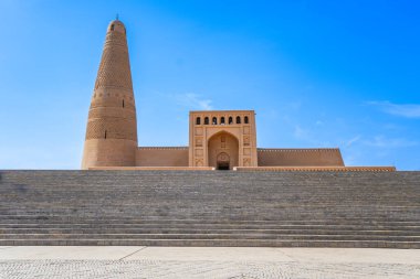 Emin Minaresi ya da Emin Kulesi, Çin 'de Türfan, Xinjiang' da yer alan Uyguru camisinin yanında duruyor.