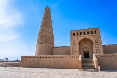 Emin Minaresi ya da Emin Kulesi, Çin 'de Türfan, Xinjiang' da yer alan Uyguru camisinin yanında duruyor.