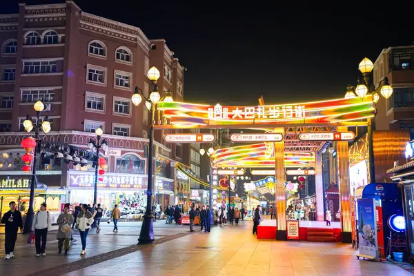 Urumqi, Xinjiang - 21 Haziran 2024 - Uluslararası Büyük Pazar Sahnesi, bir İslam pazarı, Çin 'in Urumçi kentinin en ünlü simgesi.