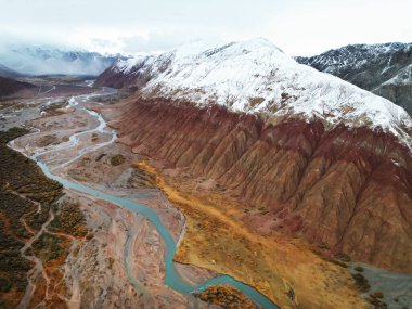 Tianshan Dağı ve Kunlun Dağı 'nın kesiştiği yer Güney Xinjiang, Çin