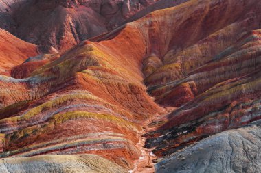 Zhangye Ulusal Geopark 'ın gökkuşağı tepeleri manzaralı bölgesi Zhangye kasabası, Gansu, Çin