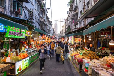 Xiamen, Fujian, Çin - 14 Şubat 2025-8. Deniz ürünleri pazarı Xiamen 'de sokak yemekleri için en popüler sebze pazarıdır..