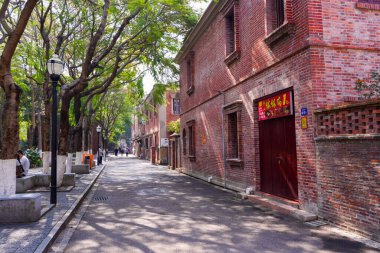 Xiamen, Fujian, Çin - FEB 14, 2025 - Gulangyu adası Fujian 'ın Xiamen kıyısında bir yayadır. UNESCO Dünya Kültür Mirası Alanı.