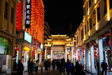 Chaozhou, Guangdong, Çin - 15 Şubat 2025: Chaozhou Arch Caddesi, Chaozhou Eski Şehir Mimari Binaları ile Pai Fang Jie adında bir Iconic tarihi sokak.