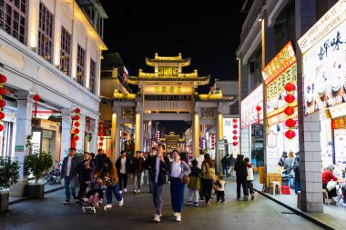 Chaozhou, Guangdong, Çin - 15 Şubat 2025: Chaozhou Arch Caddesi, Chaozhou Eski Şehir Mimari Binaları ile Pai Fang Jie adında bir Iconic tarihi sokak.