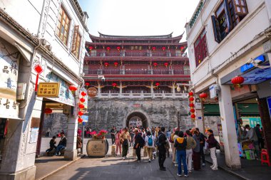 Chaozhou, Guangdong, Çin - 15 Şubat 2025: Chaozhou Arch Caddesi, Chaozhou Eski Şehir Mimari Binaları ile Pai Fang Jie adında bir Iconic tarihi sokak.