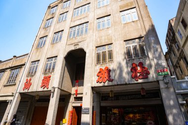 Shantou, Guangdong, Çin - 17 Şubat 2025: Eski kasabadaki Shantou Küçük Parkı tarihi alanı, ünlü alışveriş ve yemek sokağı manzarası