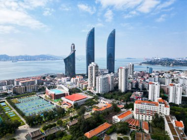 XIAMEN, Çin, 14 Şubat 2025 - Shimao İkiz Kulesi 'nin havadan görünüşü, Xiamen, Fujian Eyaleti, Çin
