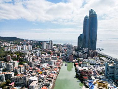 XIAMEN, Çin, 14 Şubat 2025 - Shimao İkiz Kulesi 'nin havadan görünüşü, Xiamen, Fujian Eyaleti, Çin