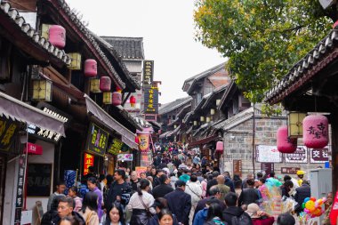 Guiyang, Çin-APR 05, 2025-Qingyan antik kenti Guiyang 'ın güney banliyösünde bulunan tarihi ve kültürün enfes bir birleşimidir..