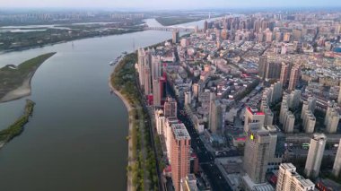 Harbin, Çin Halk Cumhuriyeti 'nin başkenti Heilongjiang' ın başkentidir. Heilongjiang 'ın en büyük şehridir.