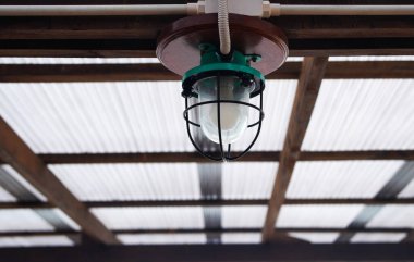 Kapaklı retro tavan ampulü