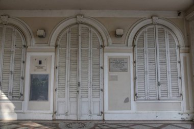 Opatija, Hırvatistan - 19.05.2024: Tekneden alınan eski binalarla şehir panoramalarının fotoğrafları.