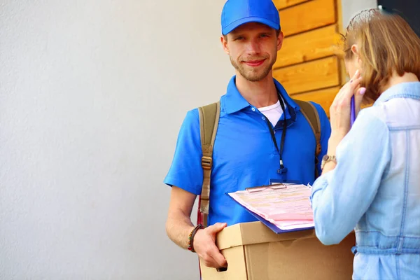 Smiling Delivery Man Blue Uniform Delivering Parcel Box Recipient Courier — Stock Photo, Image