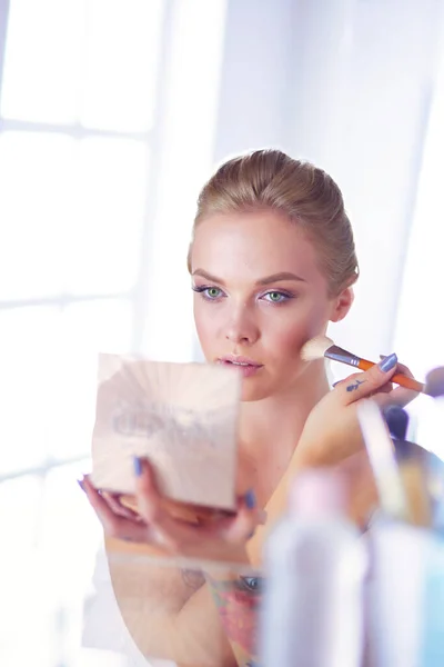 Picture Young Woman Applying Face Powder Bathroom — Stock Photo, Image