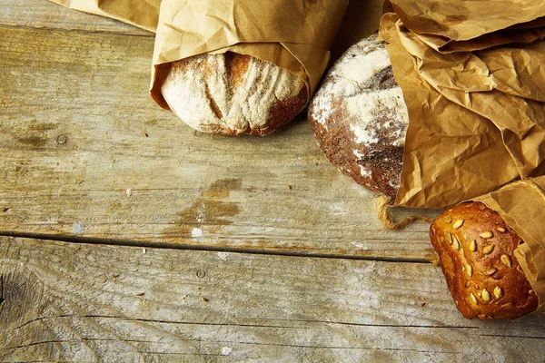 Zusammensetzung Verschiedener Brote Auf Holzgrund — Stockfoto