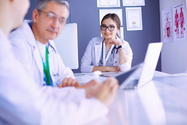 Serious Medical Team Using Laptop Bright Office — Stock Photo, Image