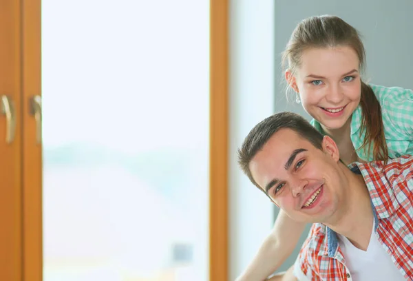 Portrait Young Couple Moving New Home Young Couple — Stock Photo, Image