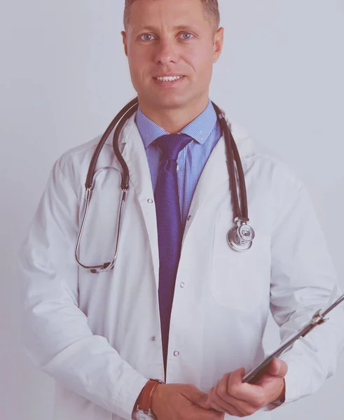 Muž Lékař Stojící Složkou Izolované Bílém Pozadí — Stock fotografie