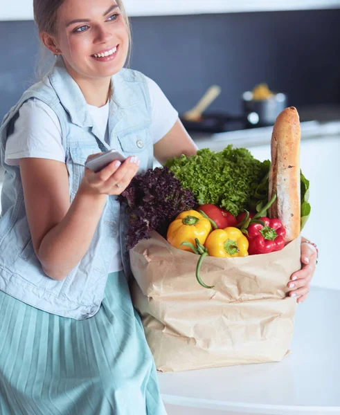 Young Woman Holding Grocery Shopping Bag Vegetables Standing Kitchen — Stock Photo, Image