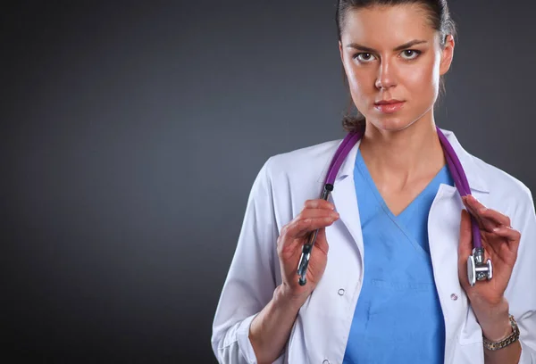 Ung Läkare Kvinna Med Stetoskop Isolerad Grå Bakgrund — Stockfoto