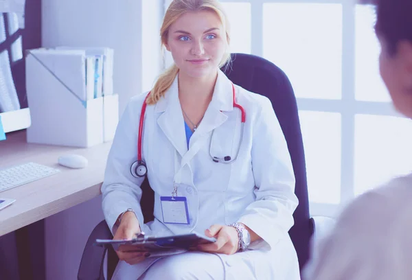 Woman Doctor Explaining Diagnosis Her Female Patient — Stock Photo, Image