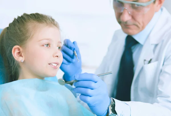 Menina Sentada Consultório Dos Dentistas — Fotografia de Stock