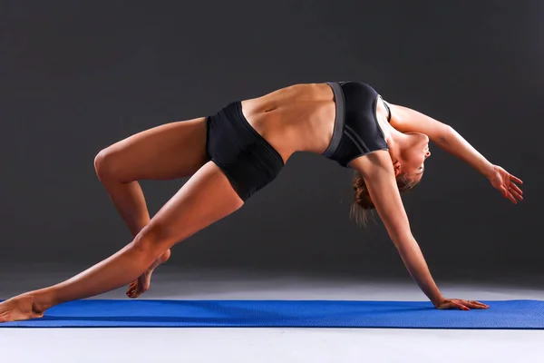 Portrait Sport Girl Doing Yoga Stretching Exercise — Stock Photo, Image