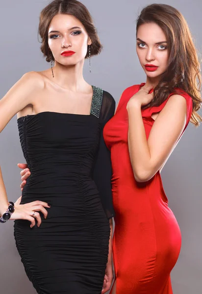 Dos Jóvenes Mujeres Belleza Pie Juntas — Foto de Stock