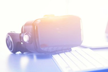 Bilgisayarlı sanal gerçeklik gözlükleri. İş. 3D teknoloji.